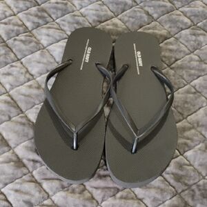 Old Navy Black Slim Strap Flip Flops